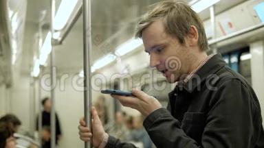 地铁地铁、地铁、列车、公共交通中智能手机的人语音识别